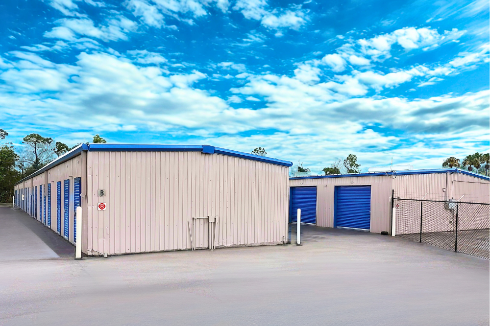Self storage in 33956 Florida with drive-up options